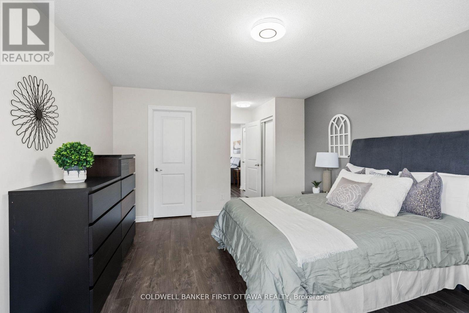 619 DUNDONALD DRIVE - 23