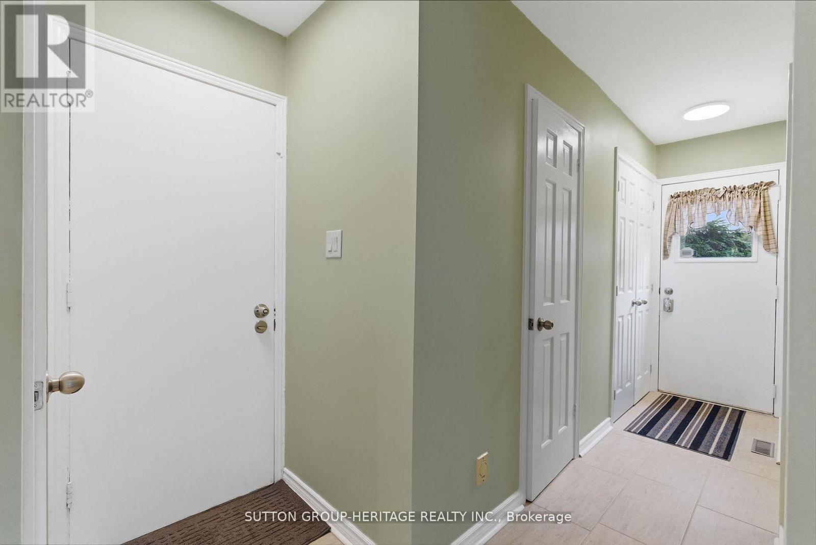 1886 MALDEN CRESCENT - 23