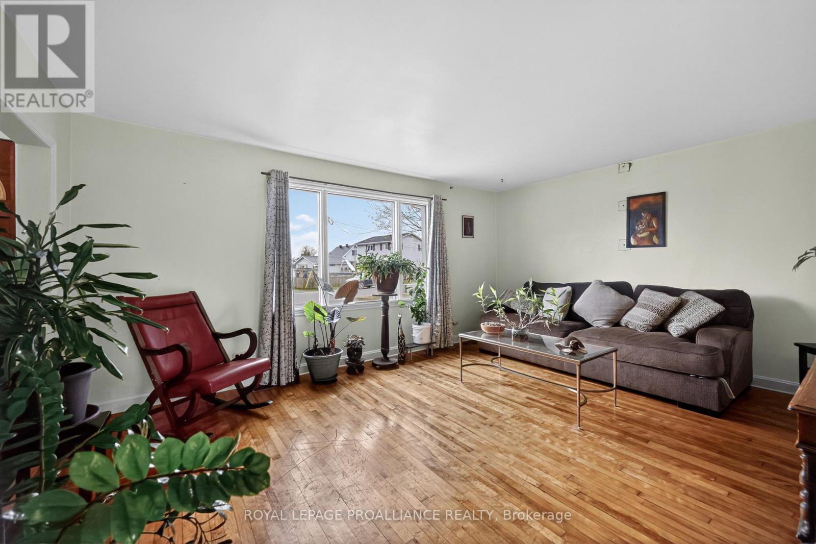 230 HELEN STREET N - 11