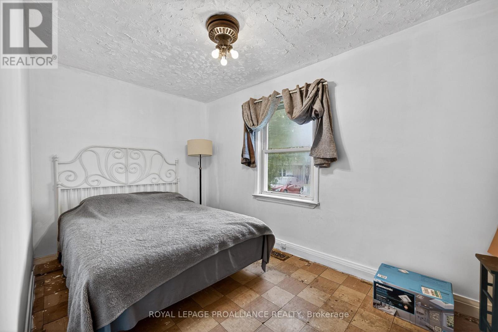 230 HELEN STREET N - 16