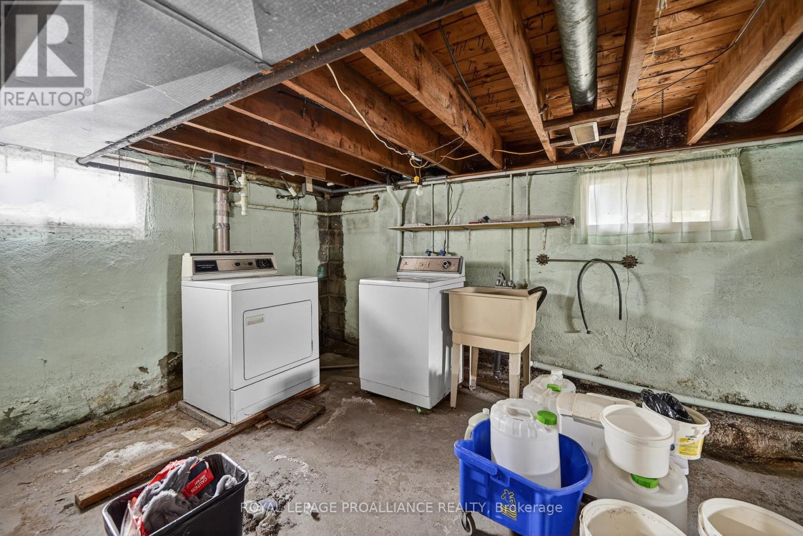 230 HELEN STREET N - 18
