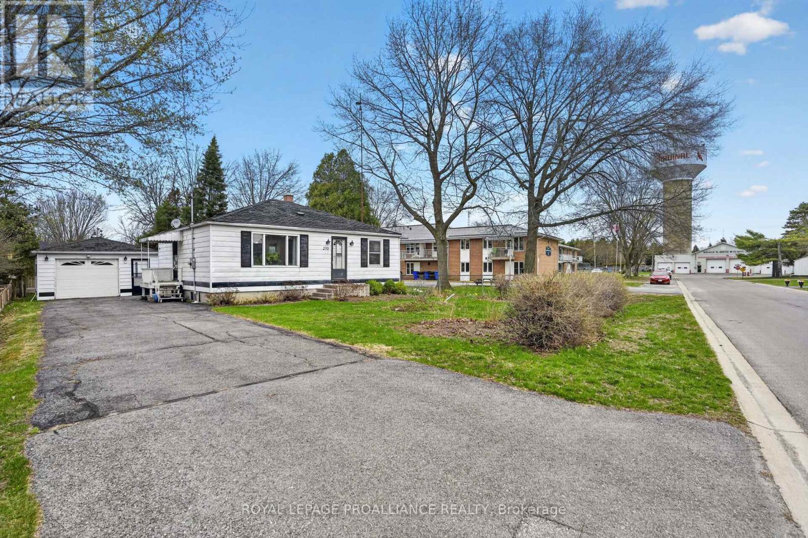 230 HELEN STREET N - 2