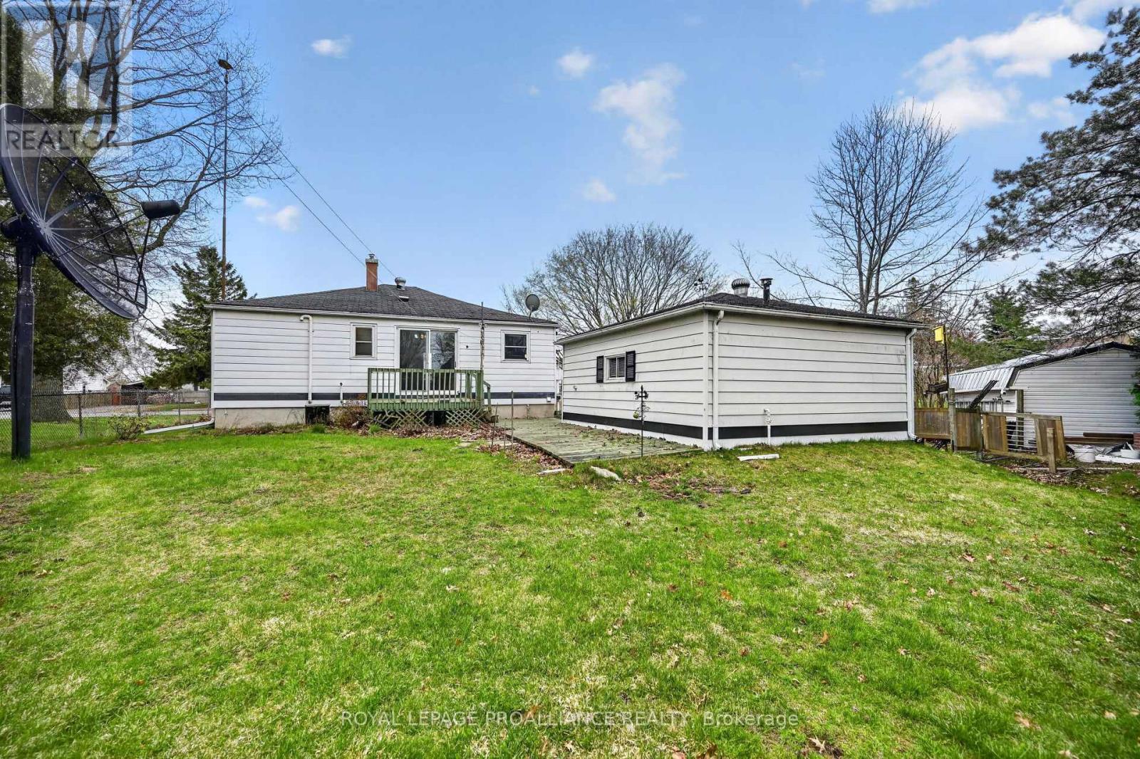 230 HELEN STREET N - 21
