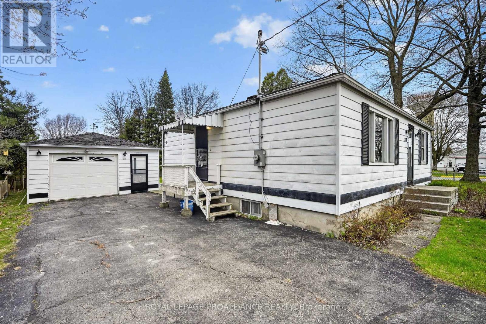 230 HELEN STREET N - 4