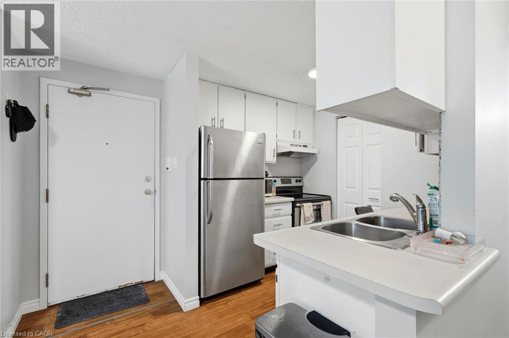 30 BRIDGE Street W Unit# 205, Kitchener, Ontario, N2K1K4 — Photo 4