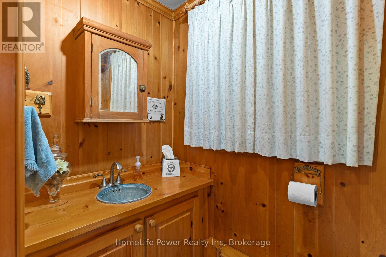 2 ALWINGTON AVENUE - 21