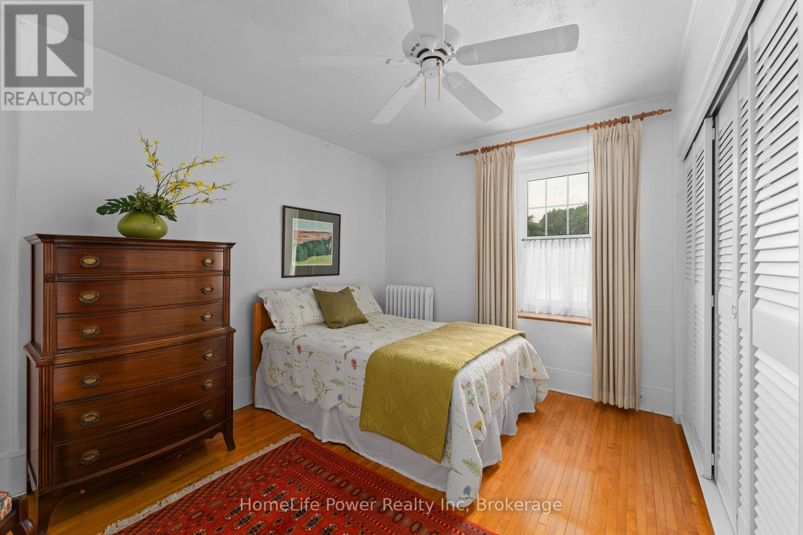 2 ALWINGTON AVENUE - 32