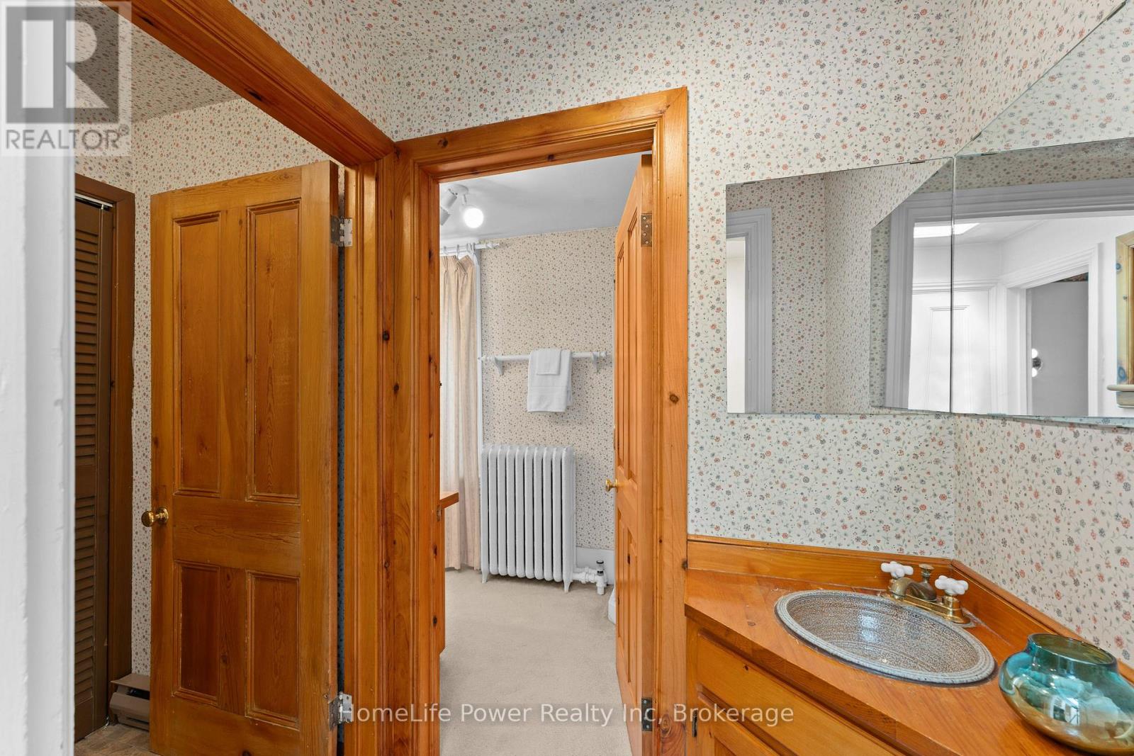 2 ALWINGTON AVENUE - 34