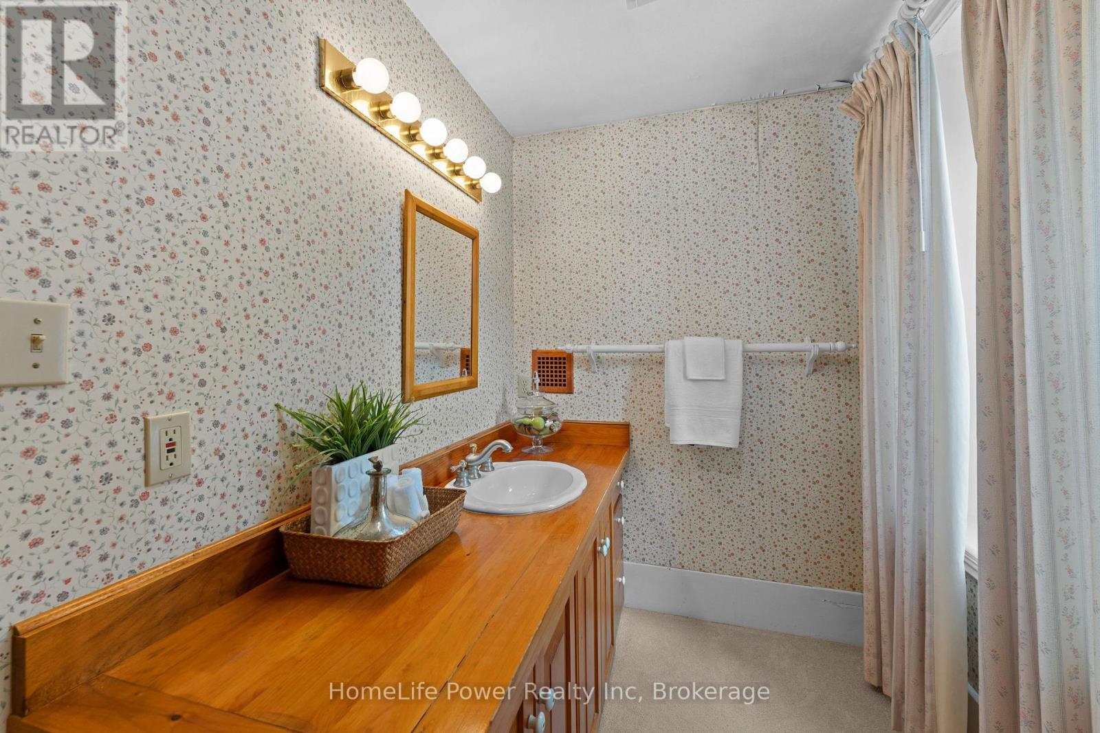 2 ALWINGTON AVENUE - 35