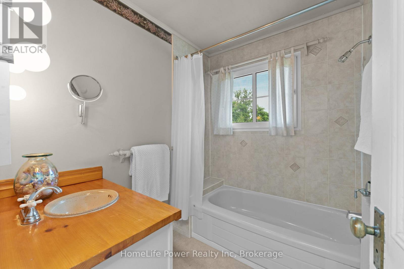2 ALWINGTON AVENUE - 37