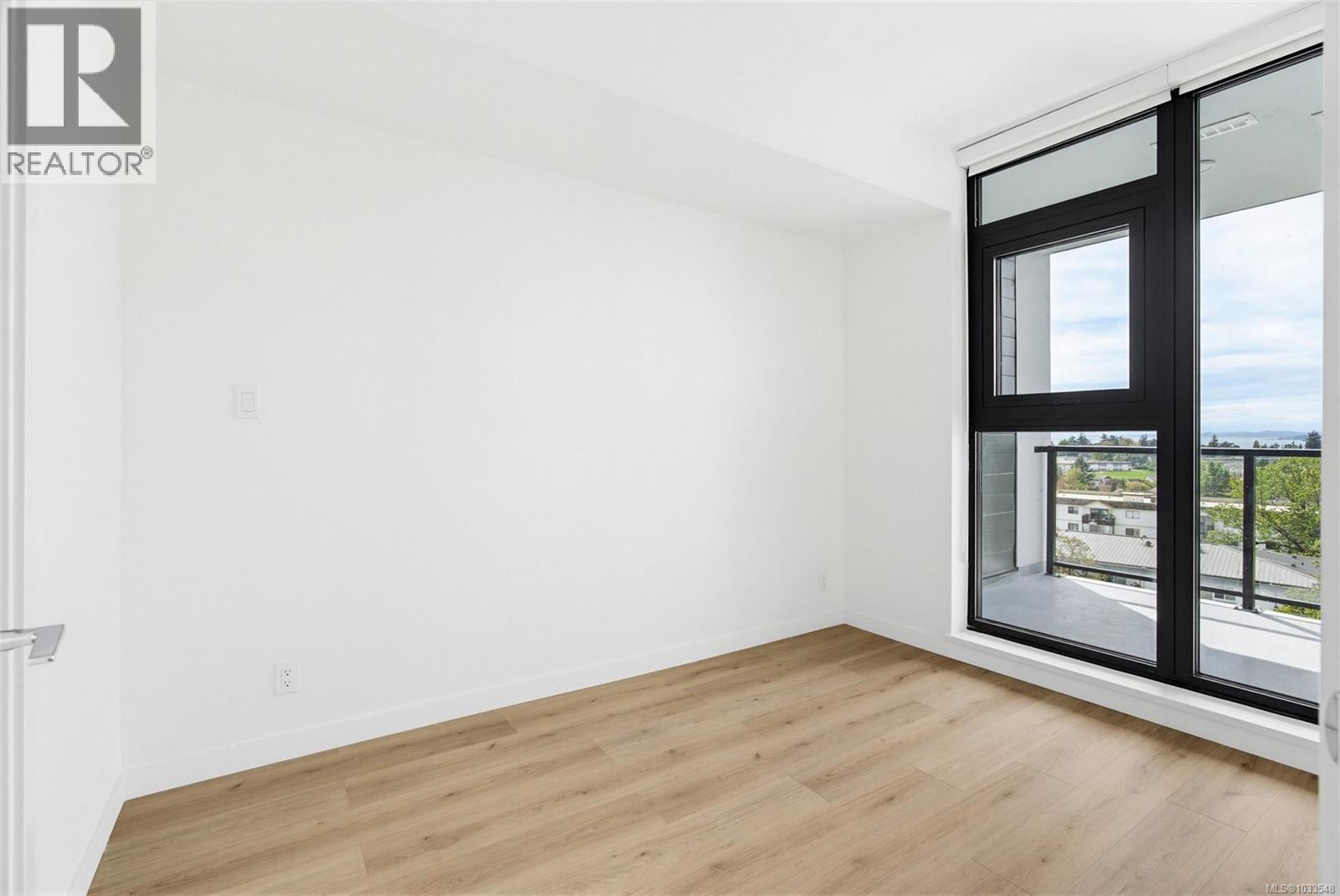 #807 899 Esquimalt Rd - 13