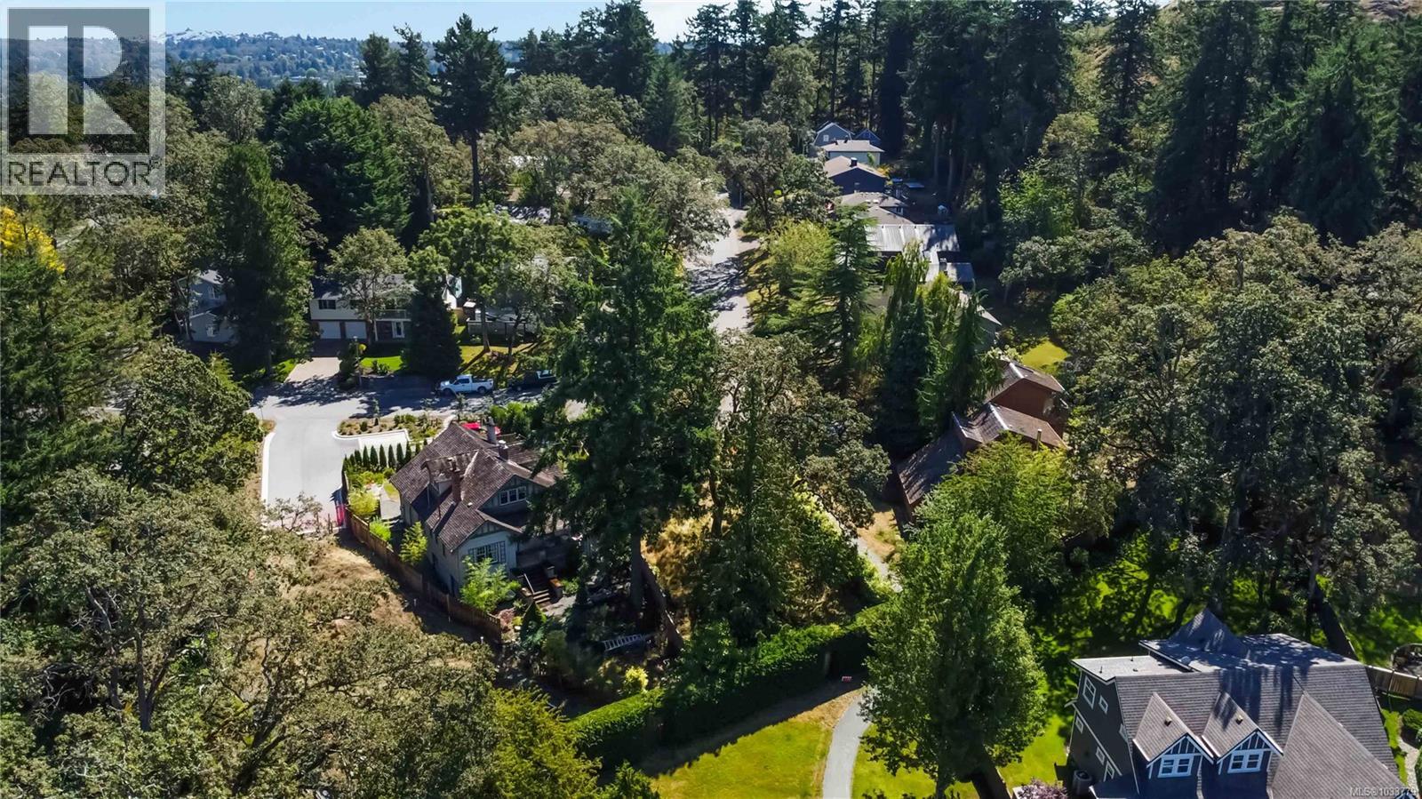  933 Woodhall Drive, Saanich