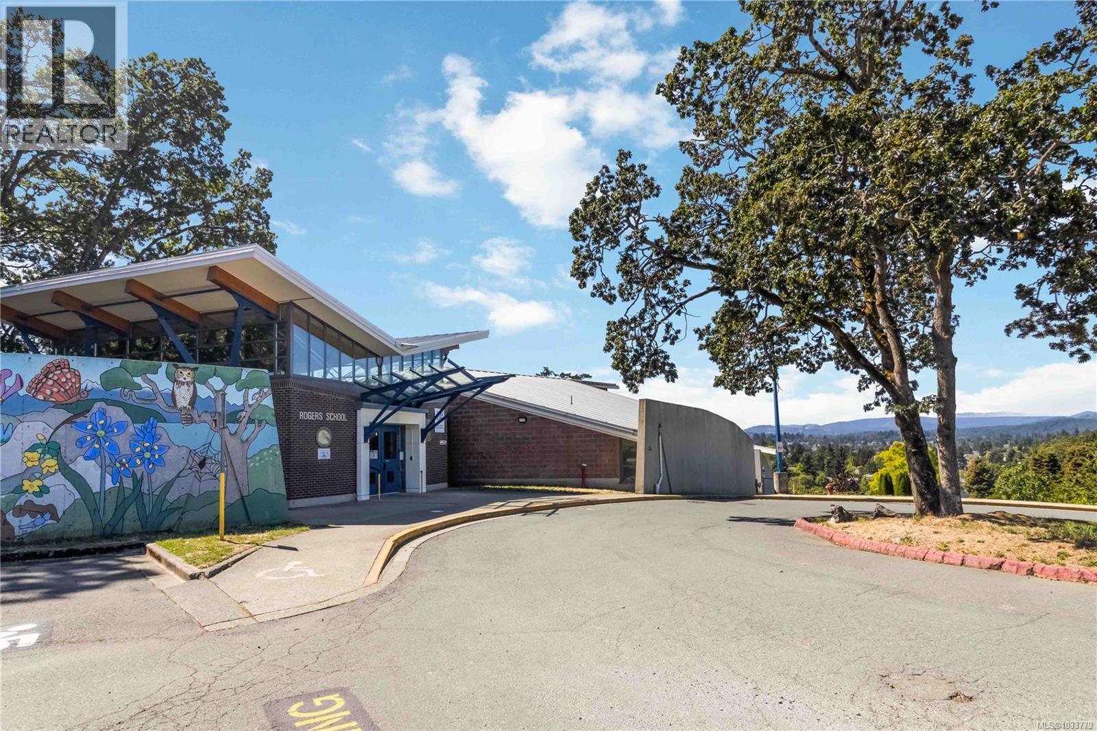  933 Woodhall Drive, Saanich