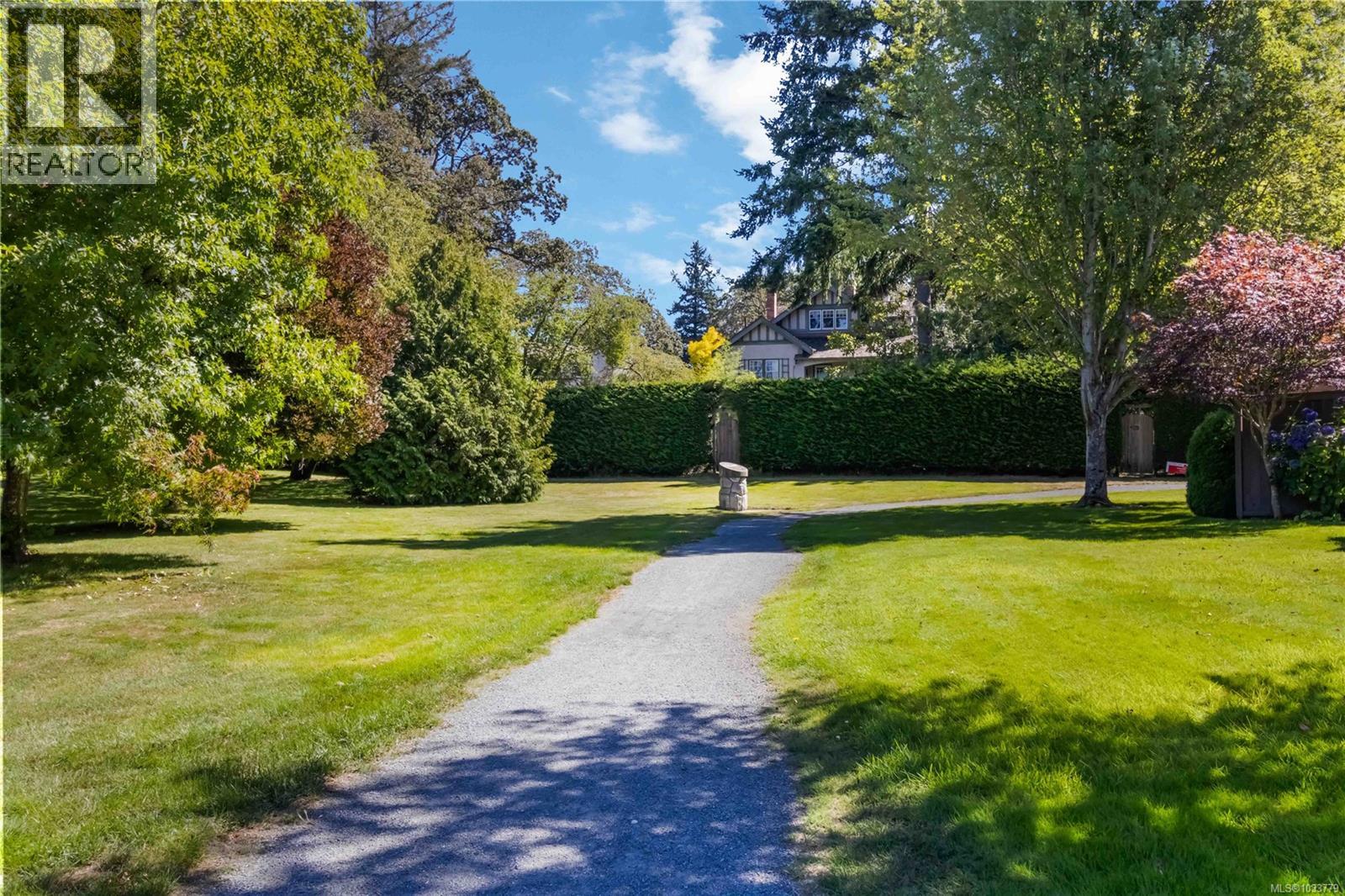  933 Woodhall Drive, Saanich