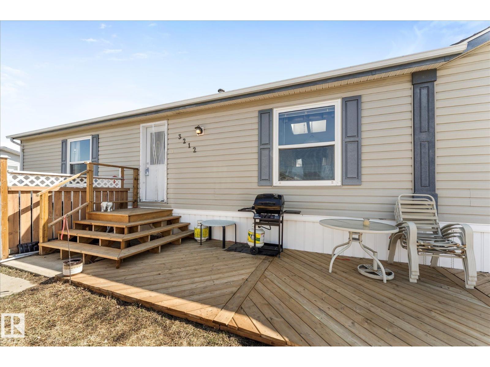 3212 Lakewood CL NW, Edmonton