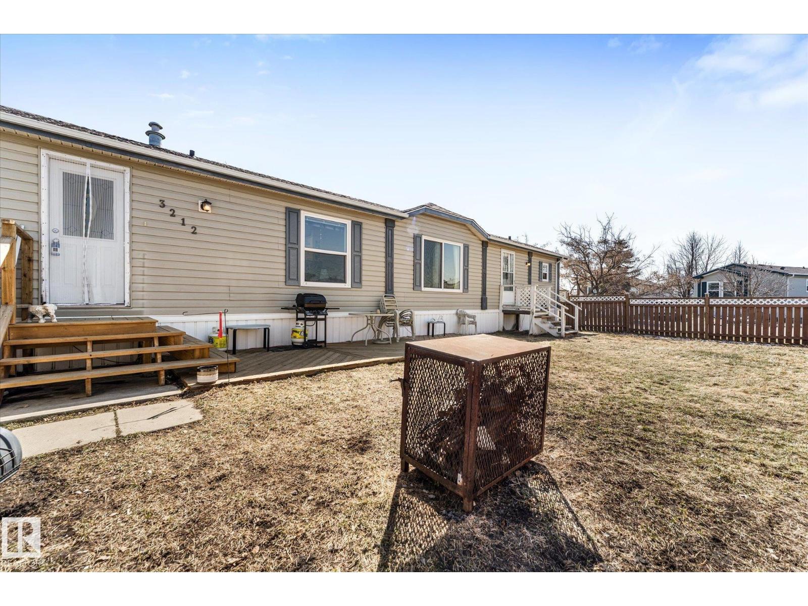 3212 Lakewood CL NW, Edmonton