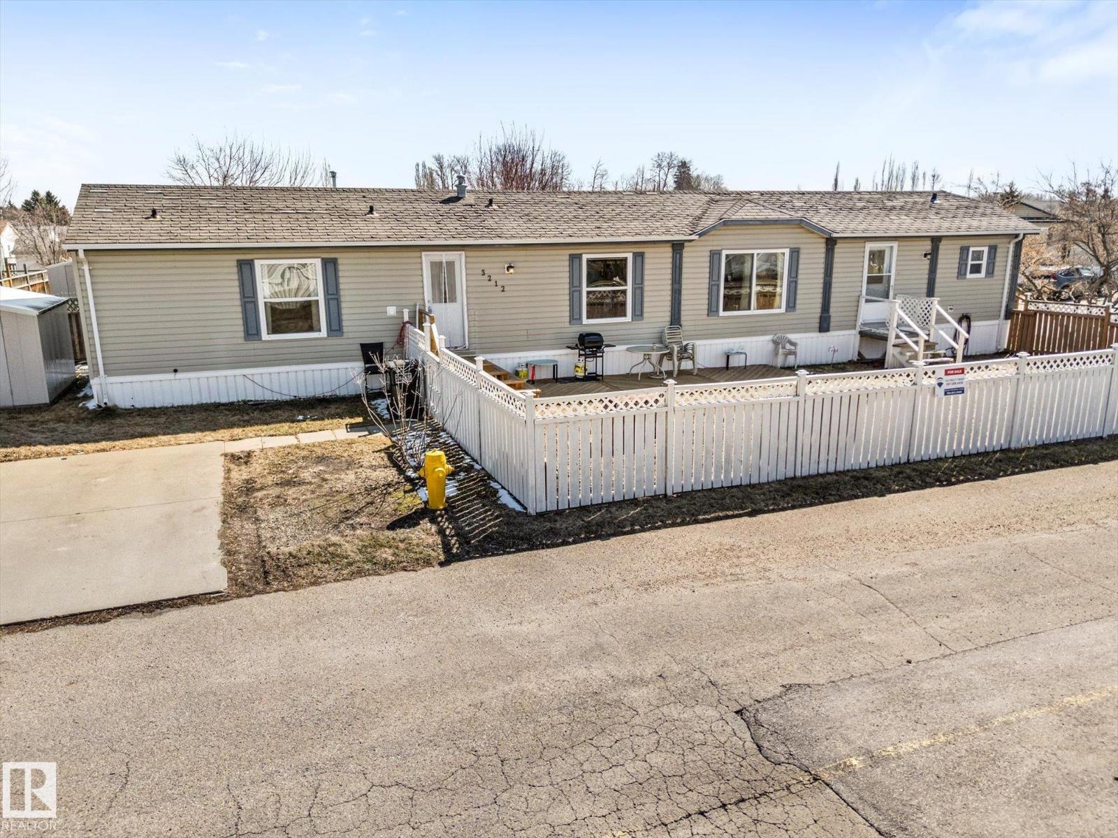 3212 Lakewood CL NW, Edmonton