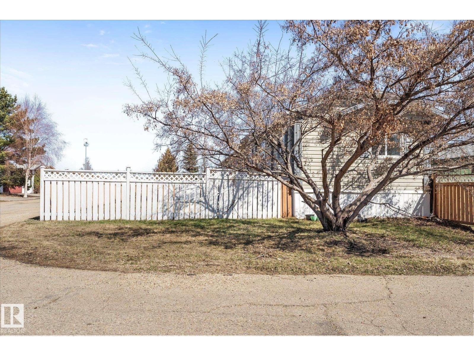 3212 Lakewood CL NW, Edmonton