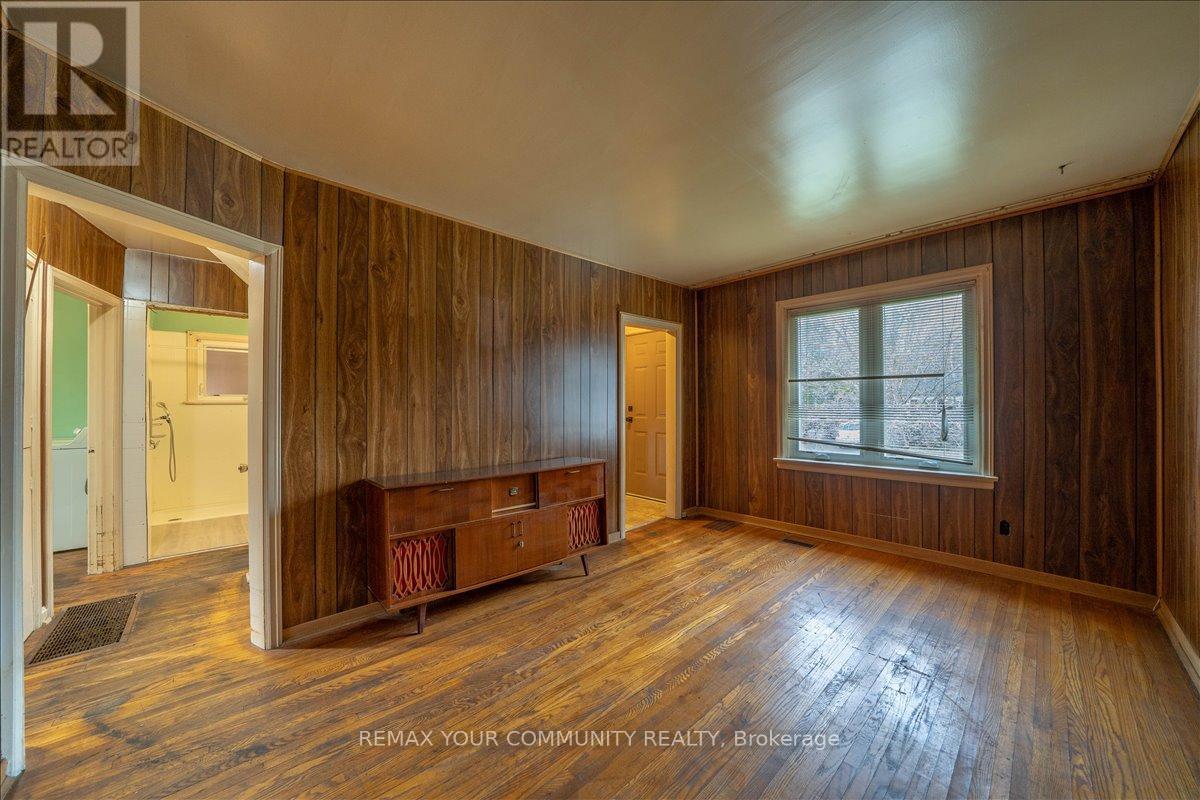 31 ALLISTER AVENUE - 18