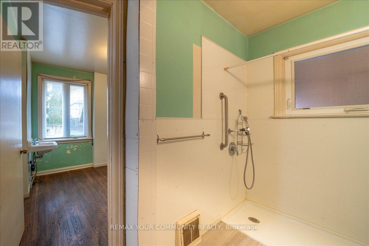 31 ALLISTER AVENUE - 20