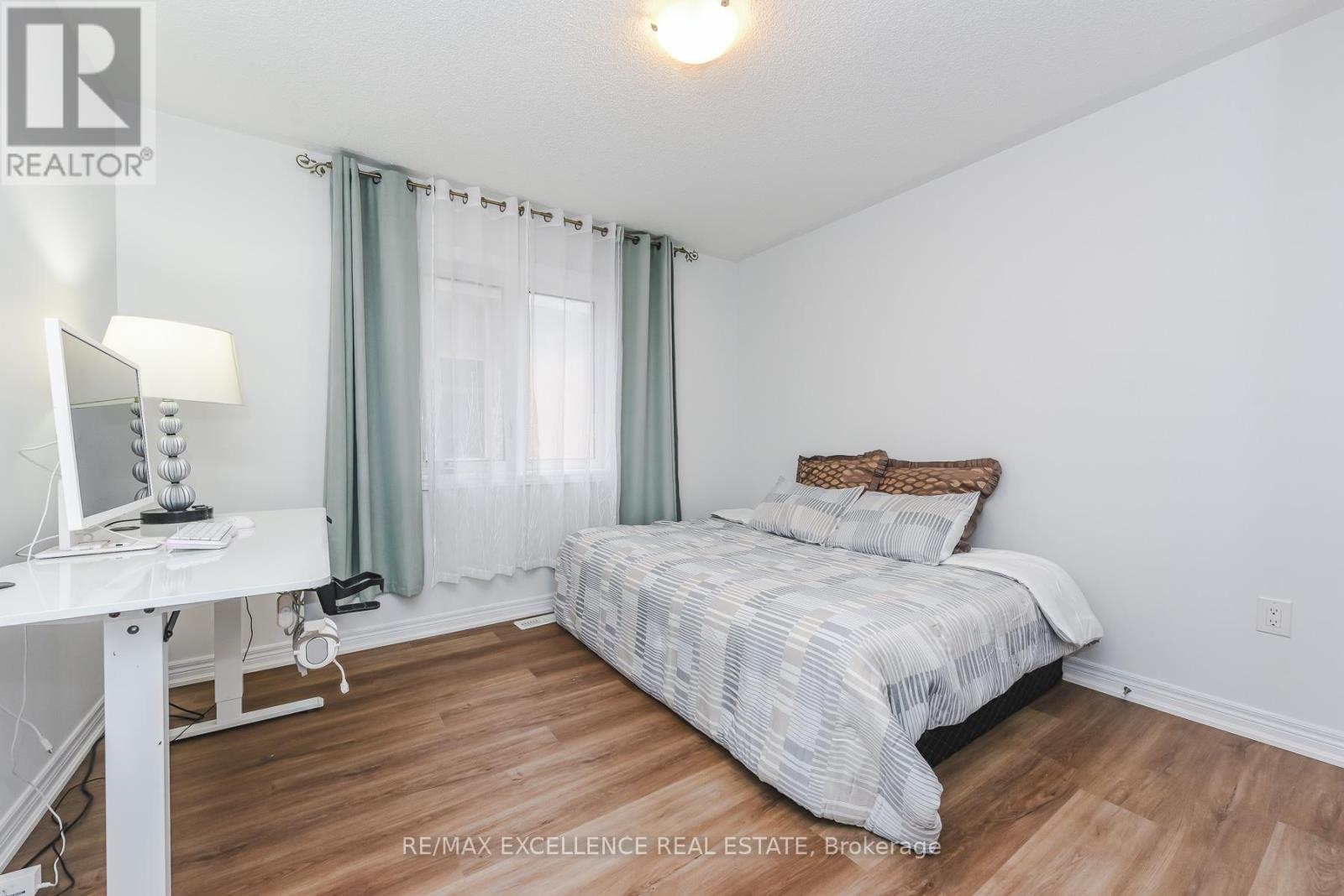 40 VICTORIAVILLE ROAD - 27