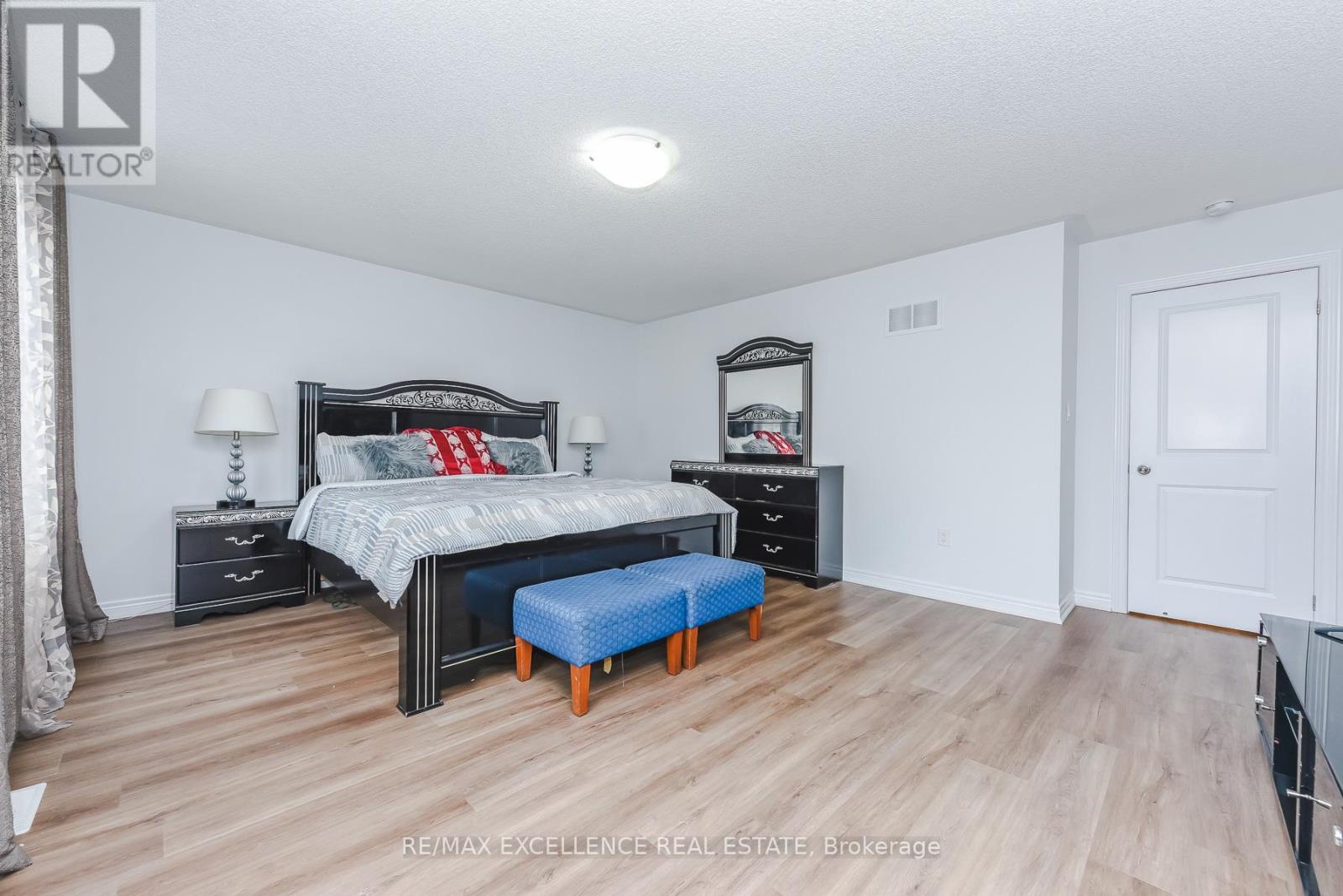40 VICTORIAVILLE ROAD - 28