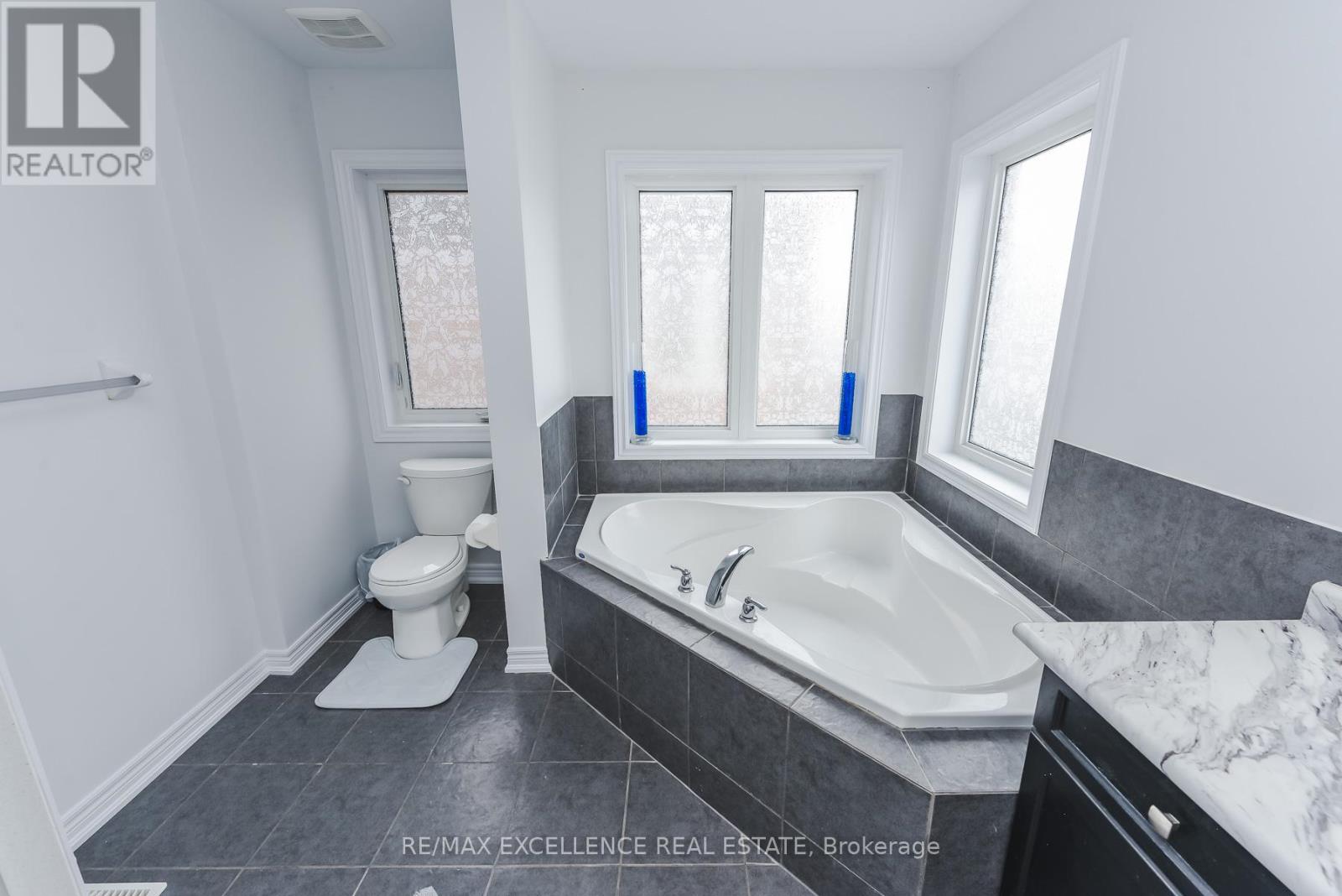 40 VICTORIAVILLE ROAD - 30