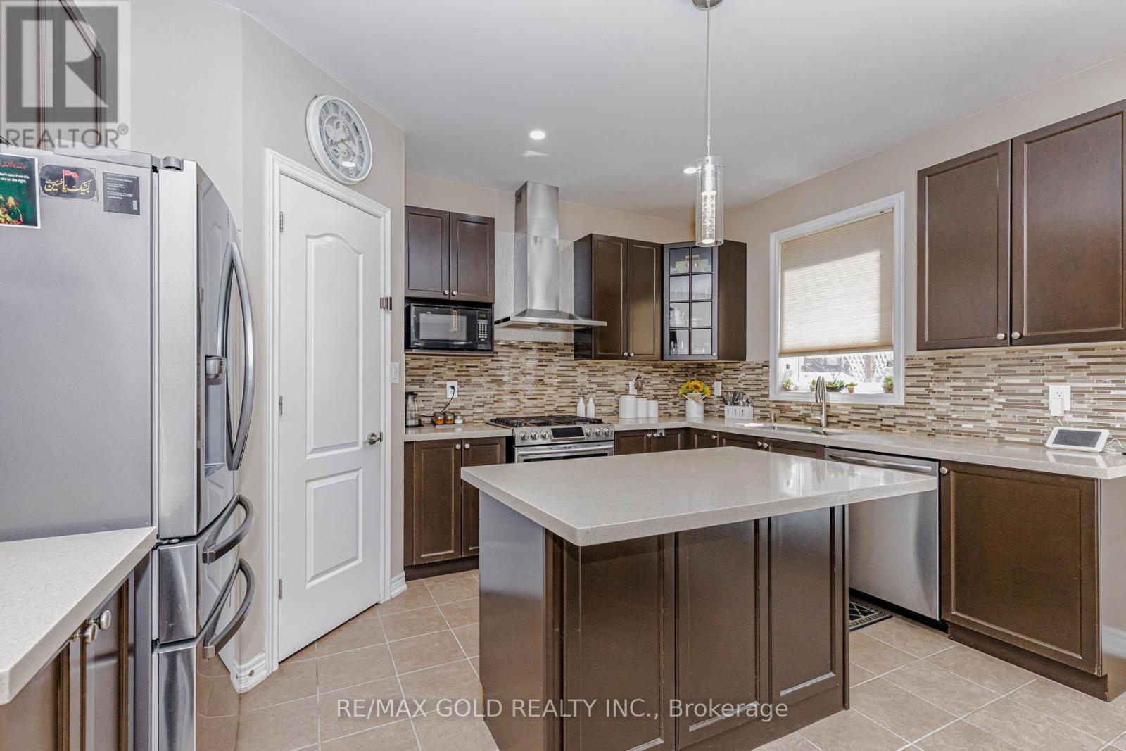 26 PINE ISLAND WAY - 12