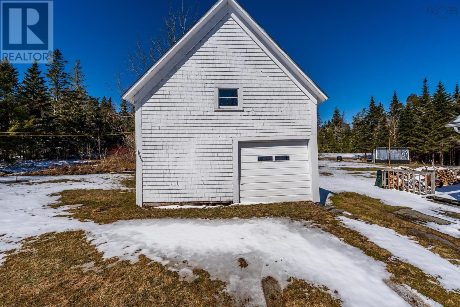 Property 11 of 41 of 46 Highway 335