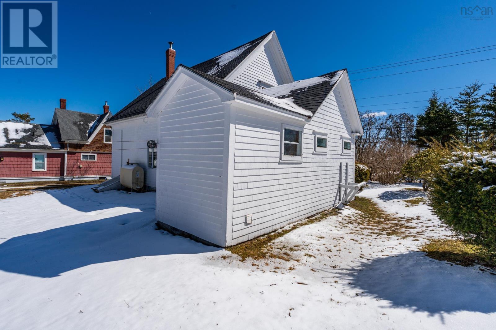 Property 14 of 41 of 46 Highway 335