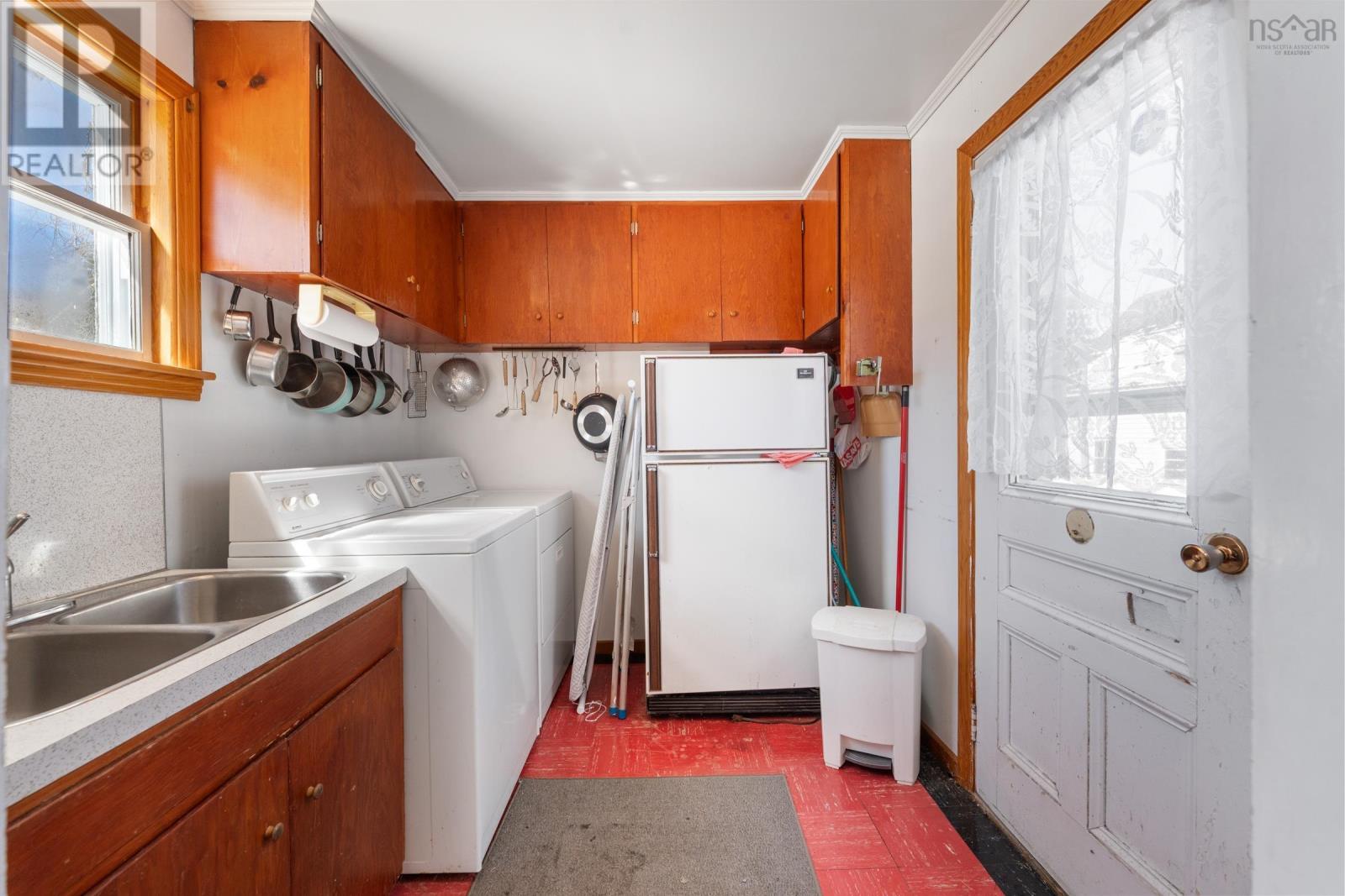 Property 17 of 41 of 46 Highway 335