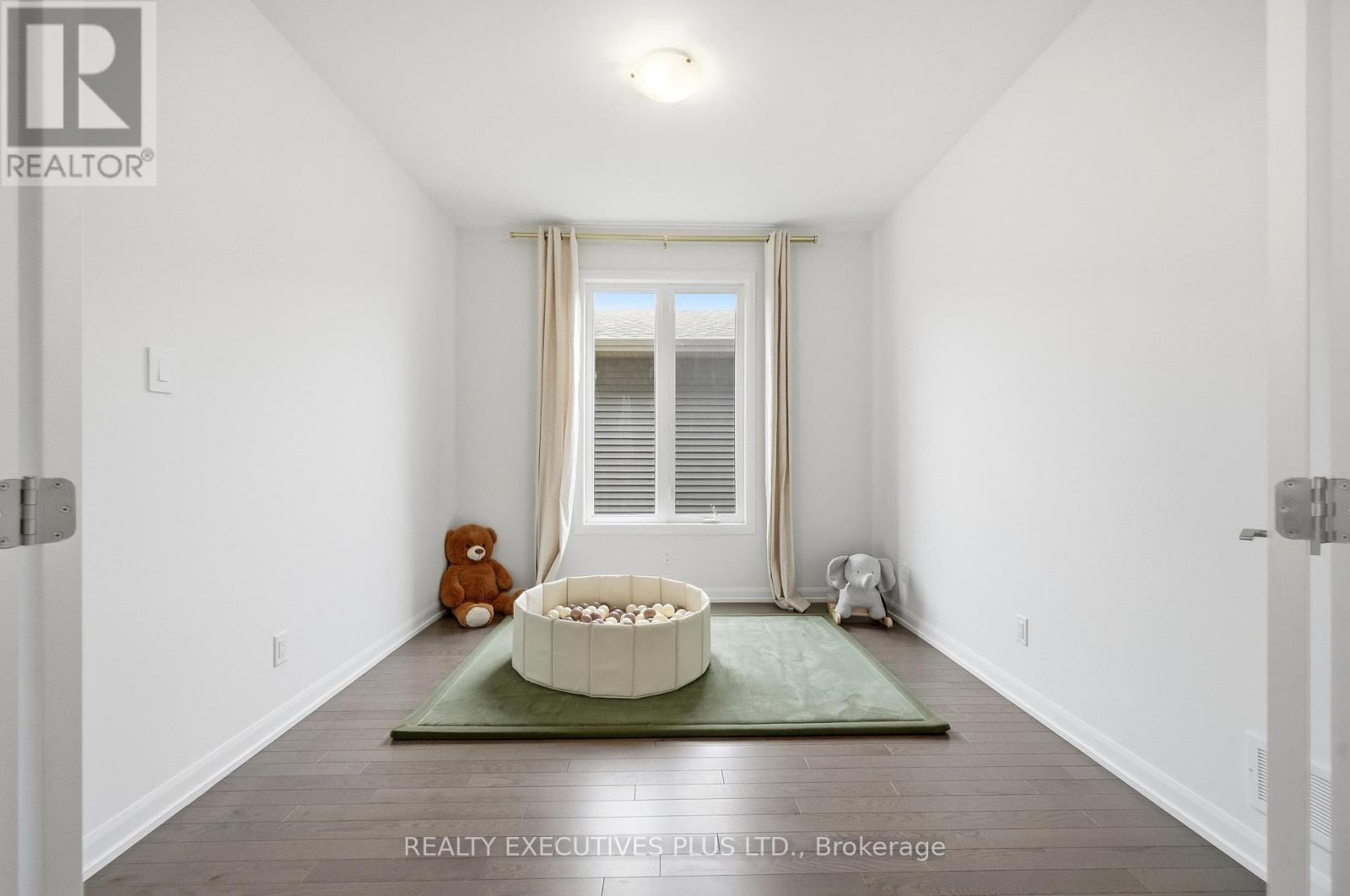 429 STERLING AVENUE - 12