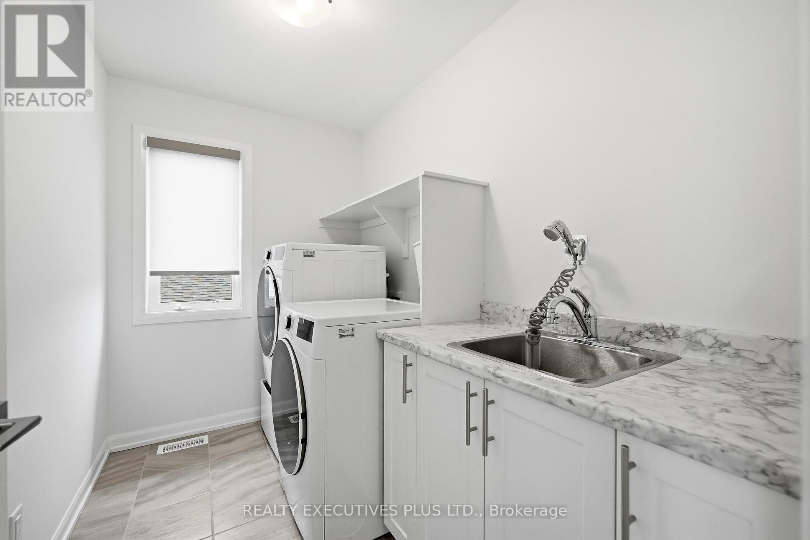 429 STERLING AVENUE - 27