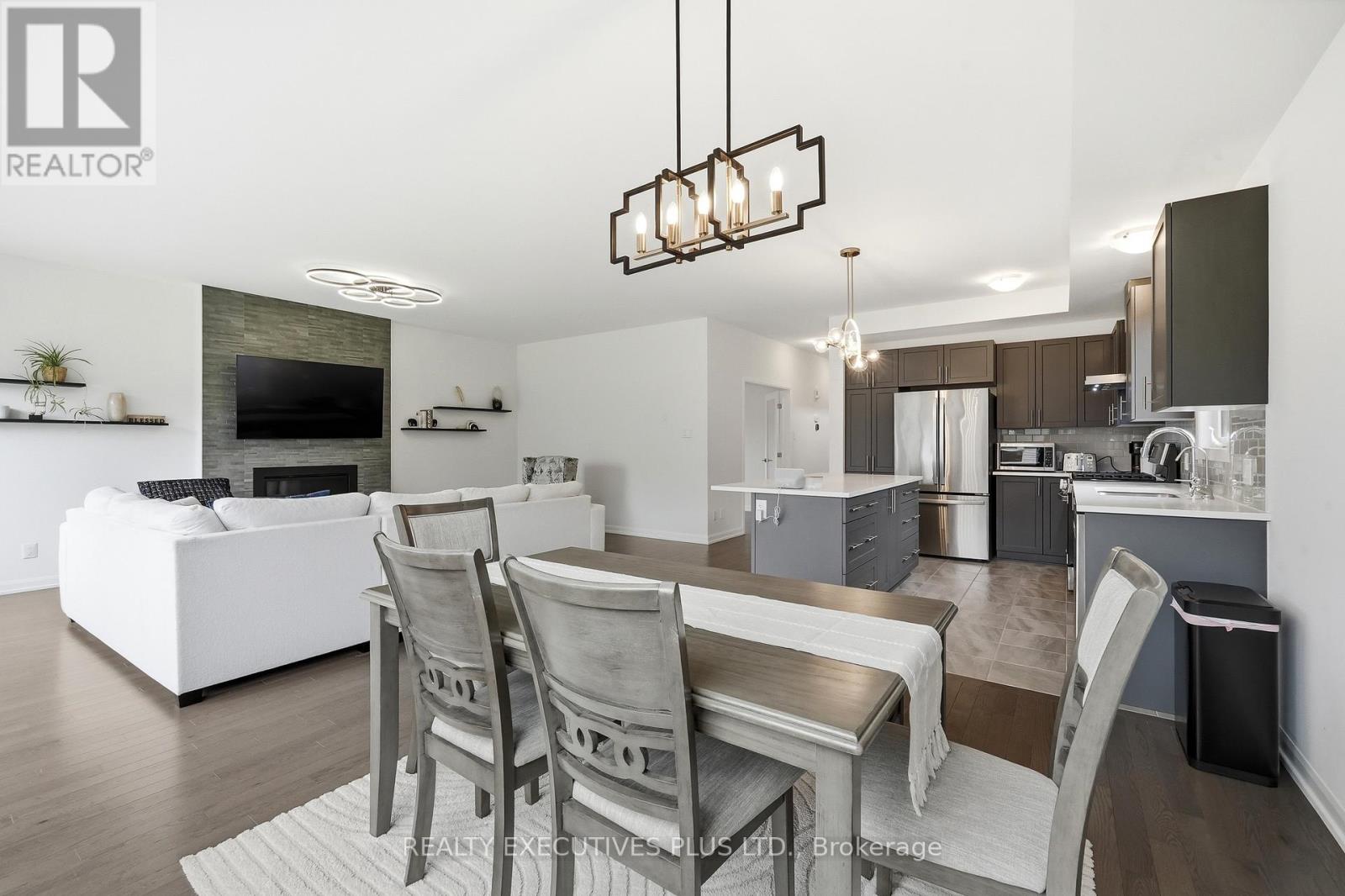 429 STERLING AVENUE - 9