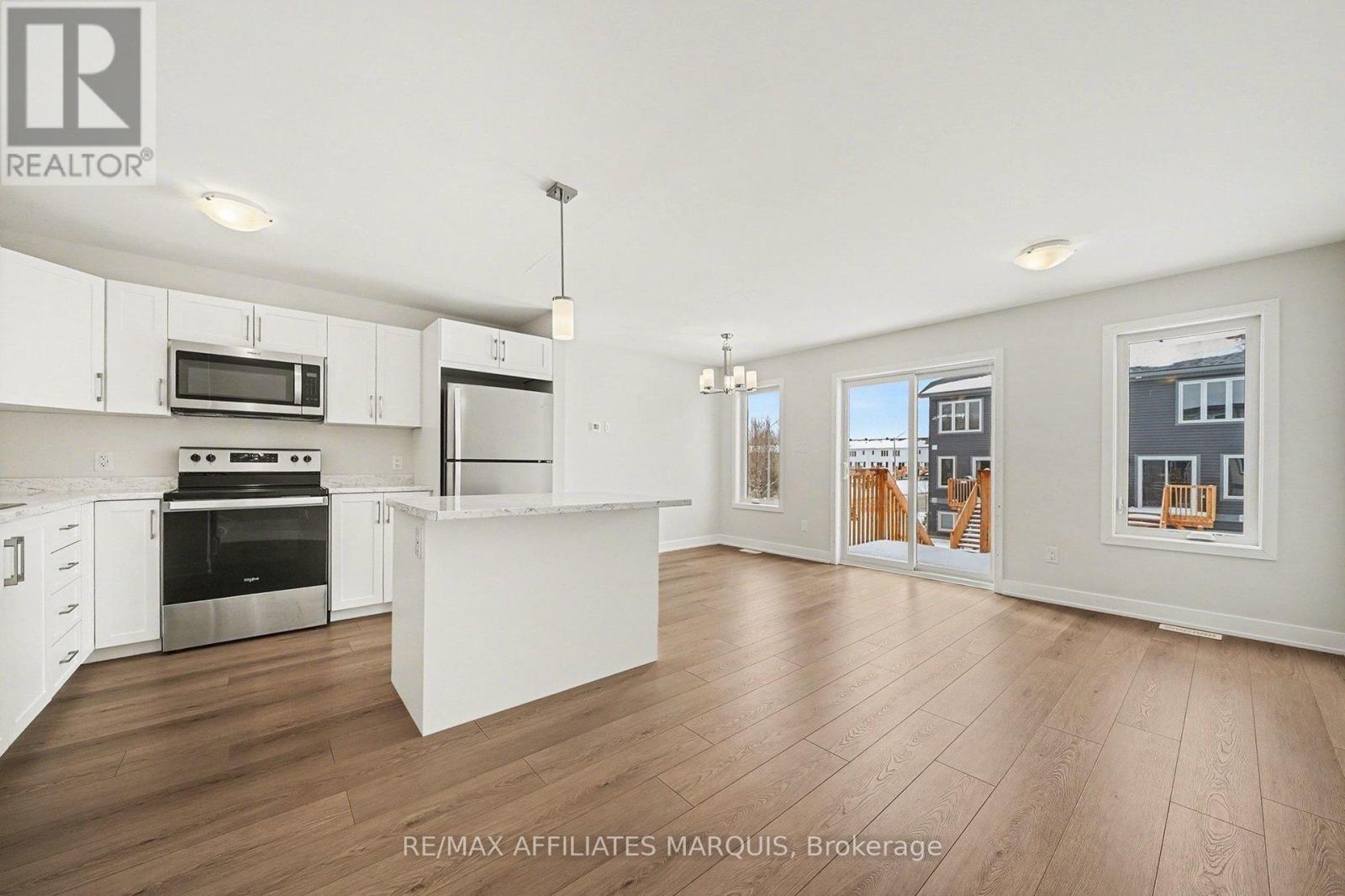 97 WHITCOMB CRESCENT - 3