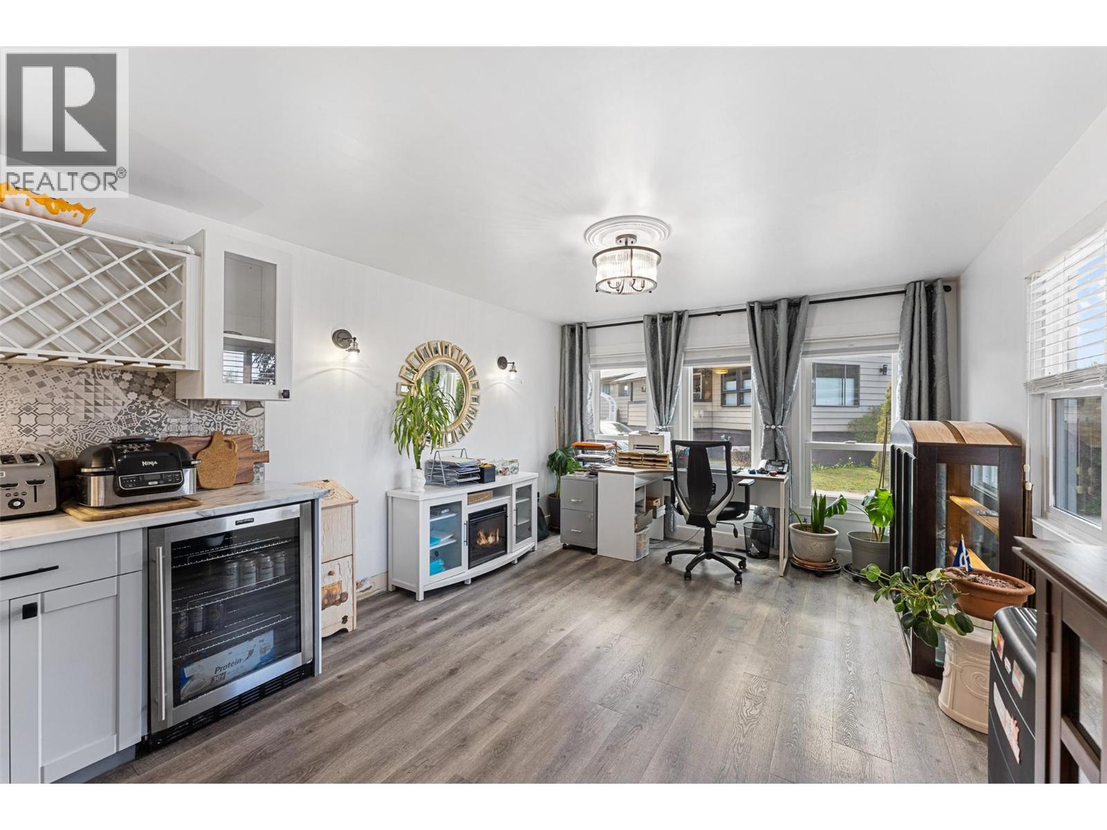 #8 4355 Jaud Road - 27