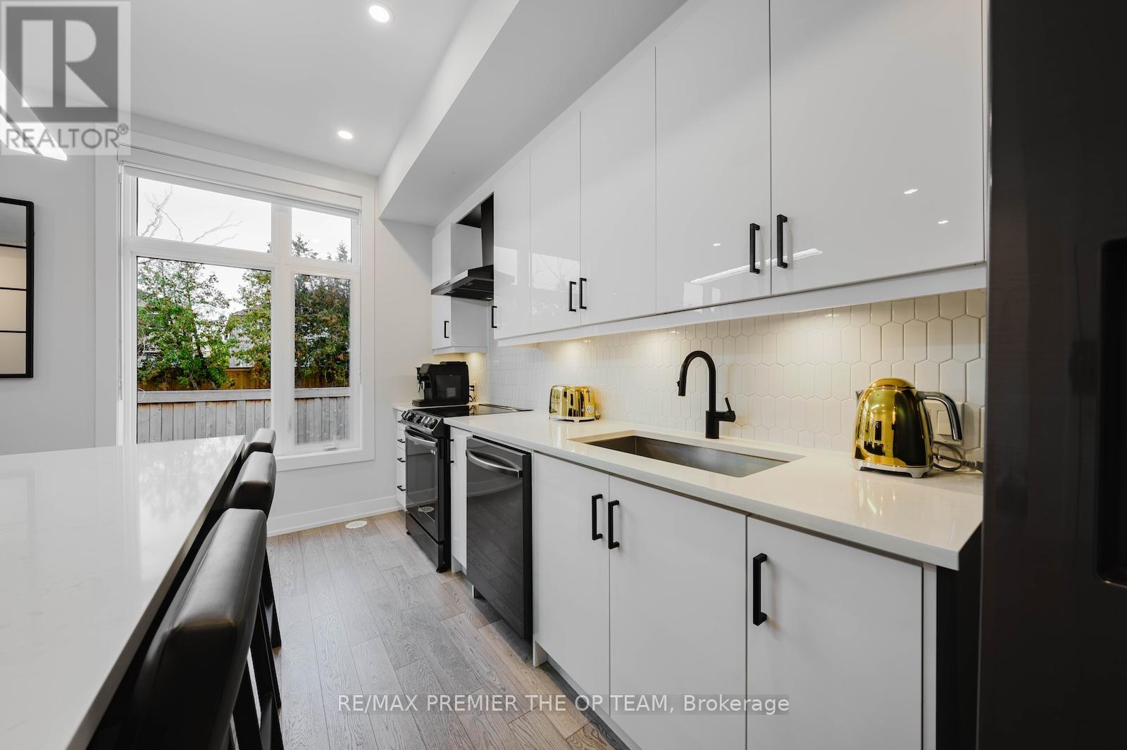 #139 9580 ISLINGTON AVENUE - 19
