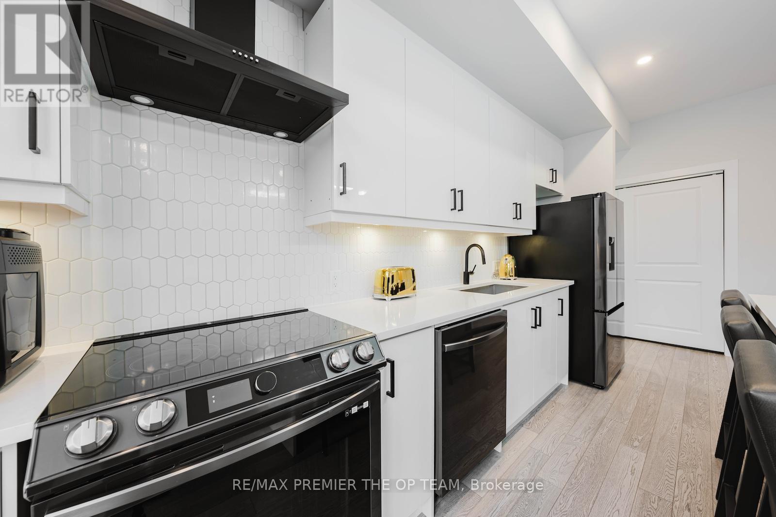#139 9580 ISLINGTON AVENUE - 20
