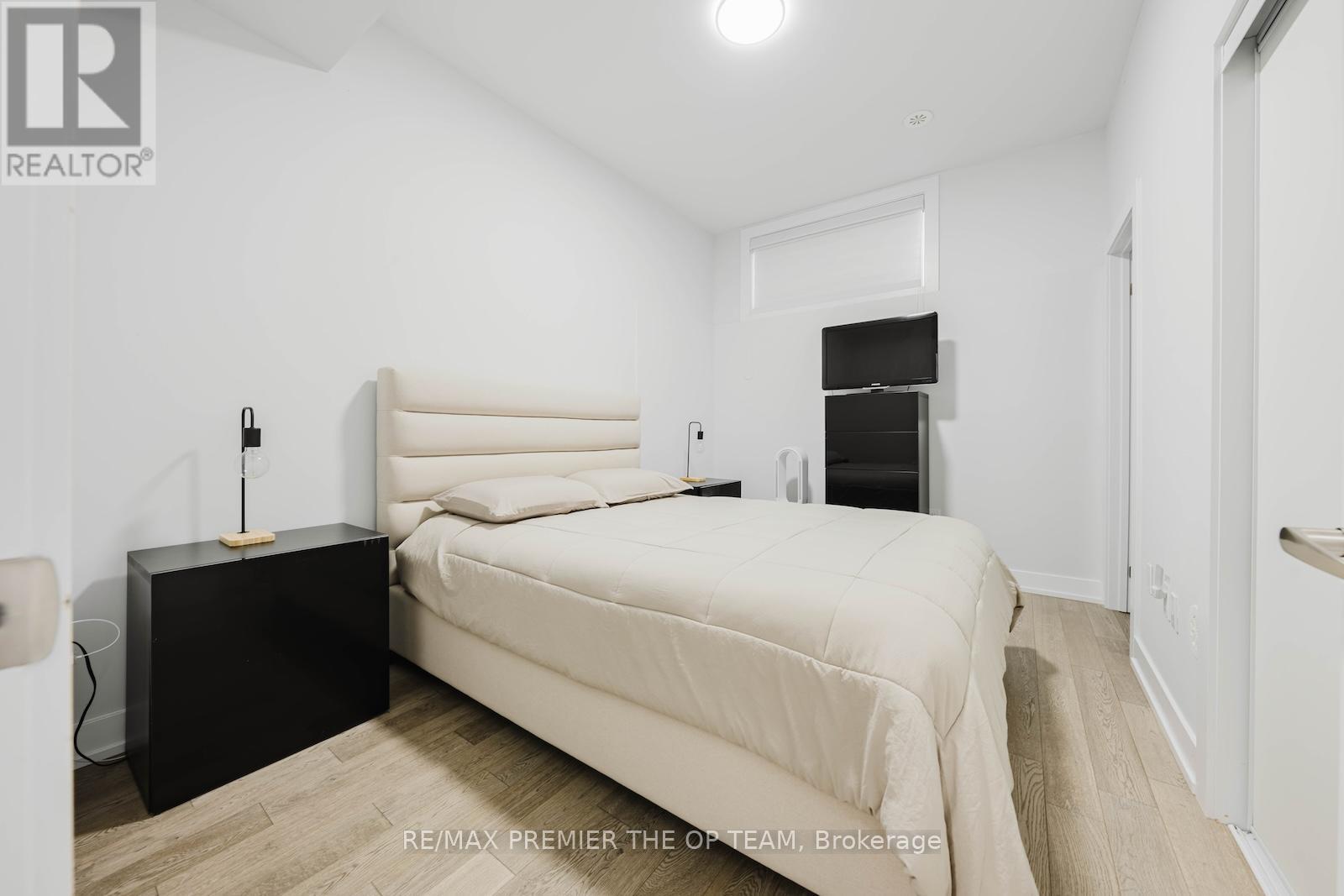 #139 9580 ISLINGTON AVENUE - 27