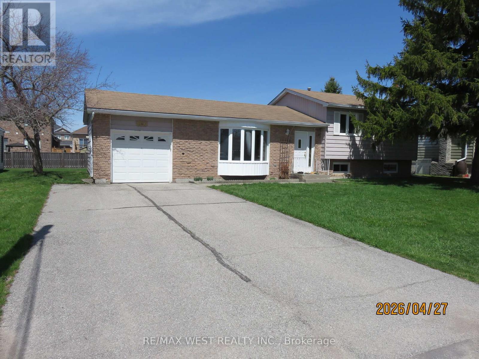 346 LAKELAND CRESCENT SE - 2