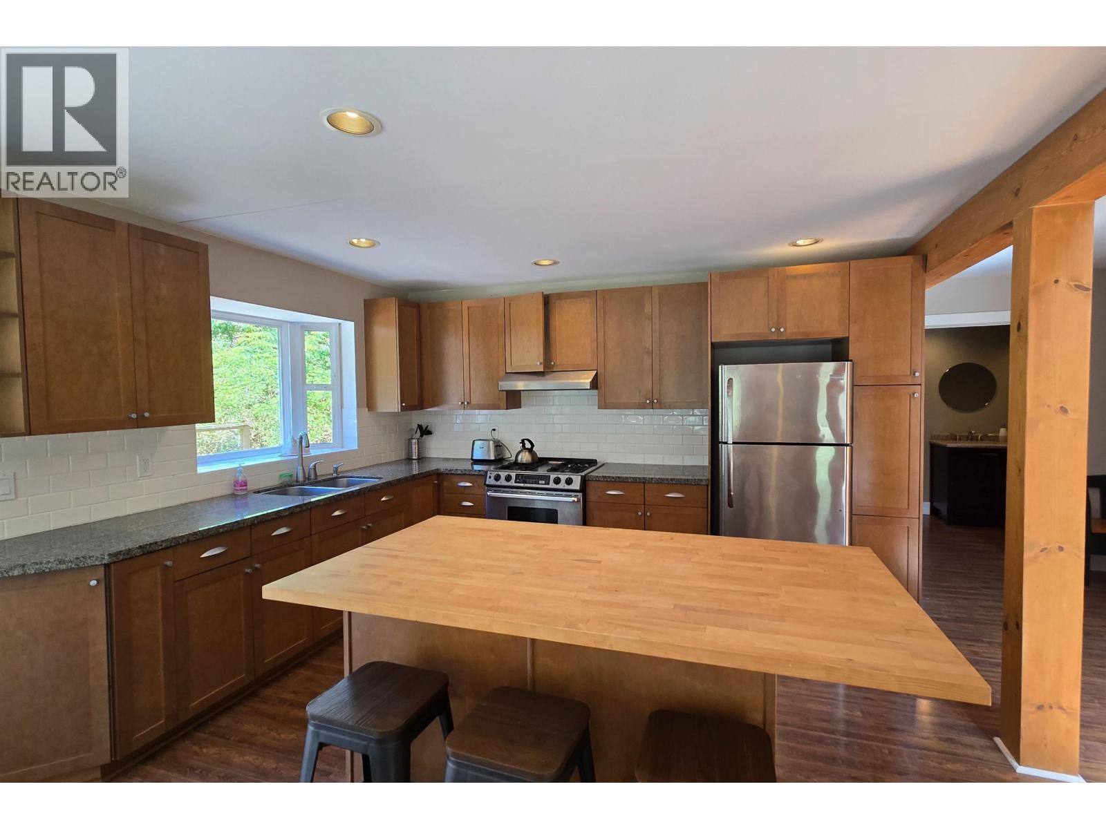 B SL27 SEA RANCH SHORELINE, Gambier Island