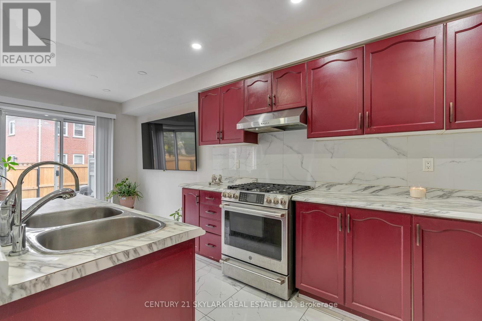 #25 2665 THOMAS STREET - 14
