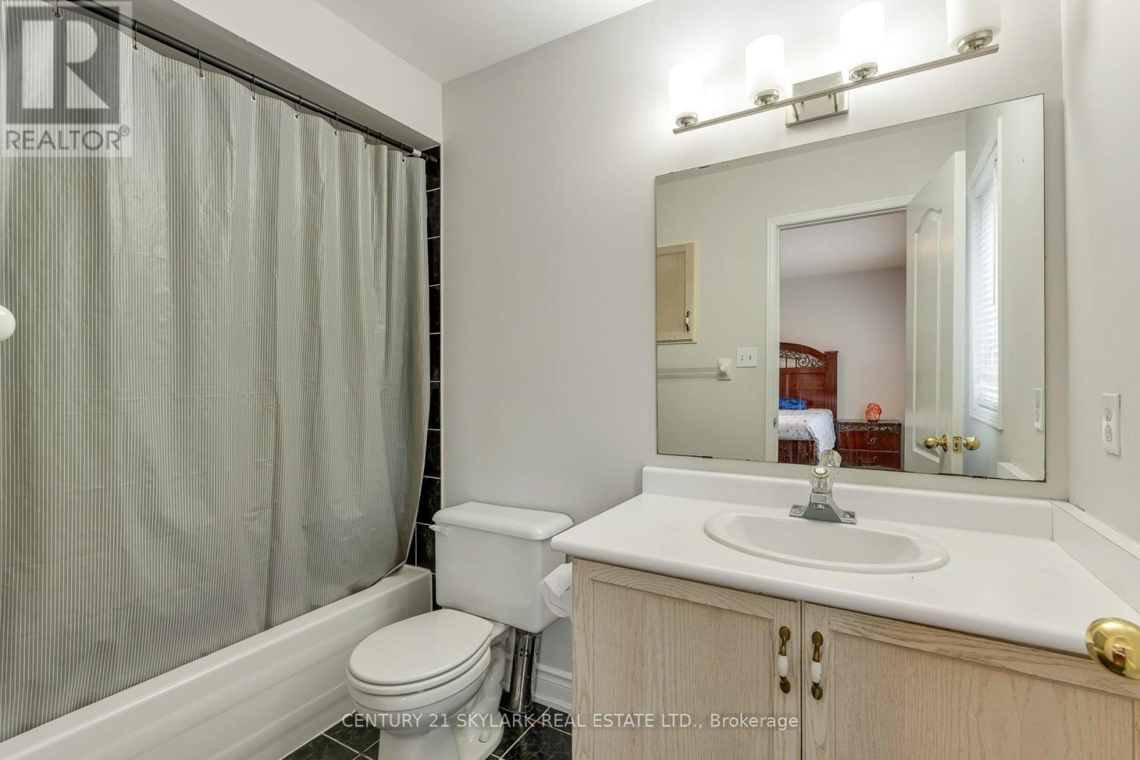 #25 2665 THOMAS STREET - 23