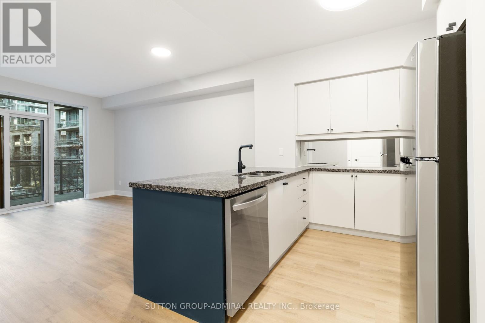 #229 58 MARINE PARADE DRIVE - 10