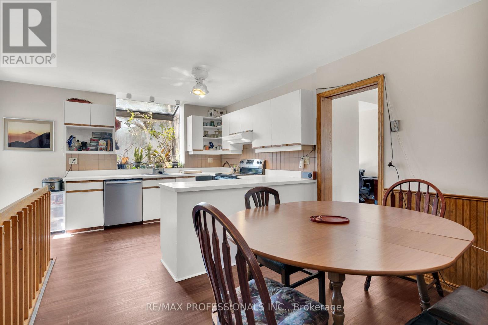 508 VANESSA CRESCENT - 13