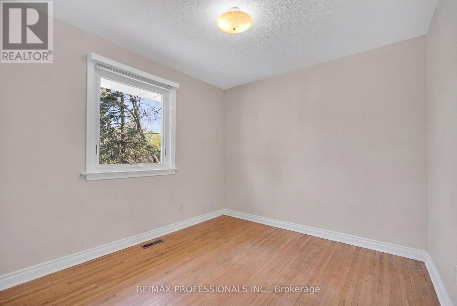 508 VANESSA CRESCENT - 19