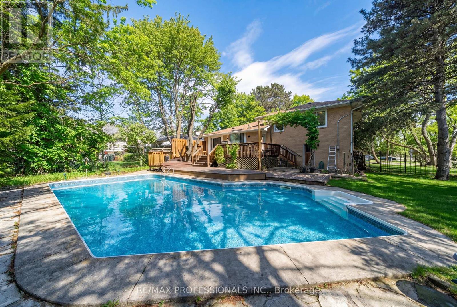 508 VANESSA CRESCENT - 22