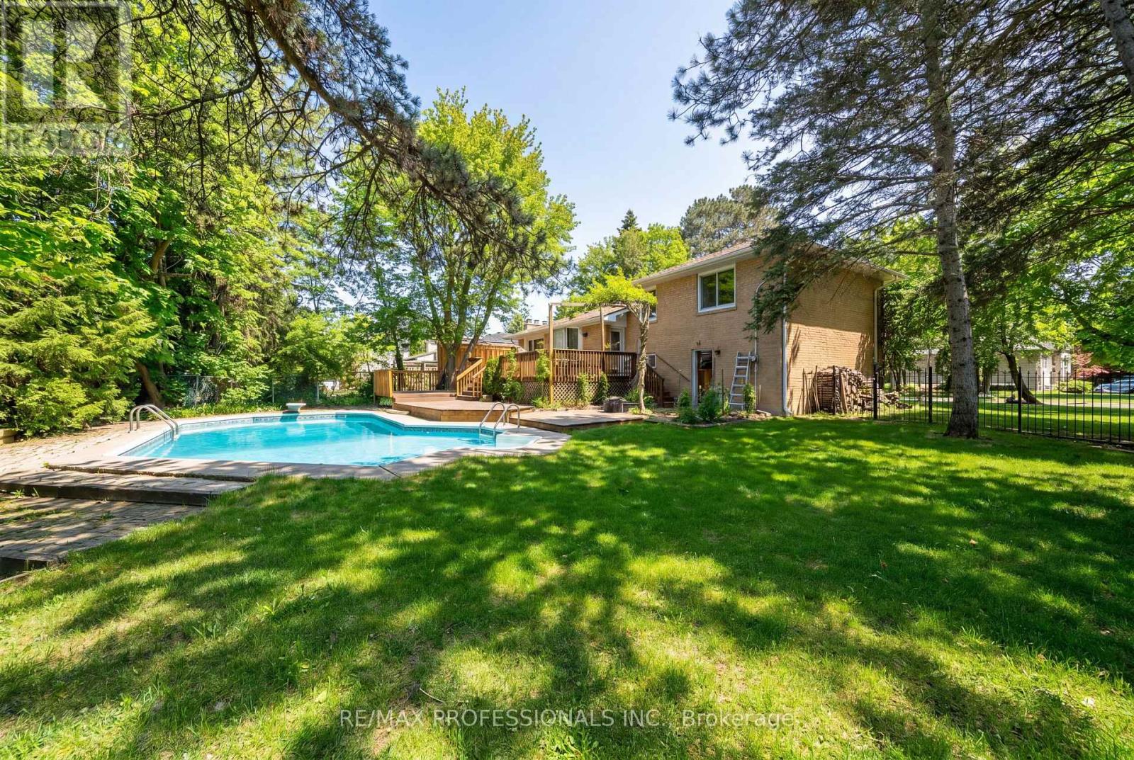 508 VANESSA CRESCENT - 24