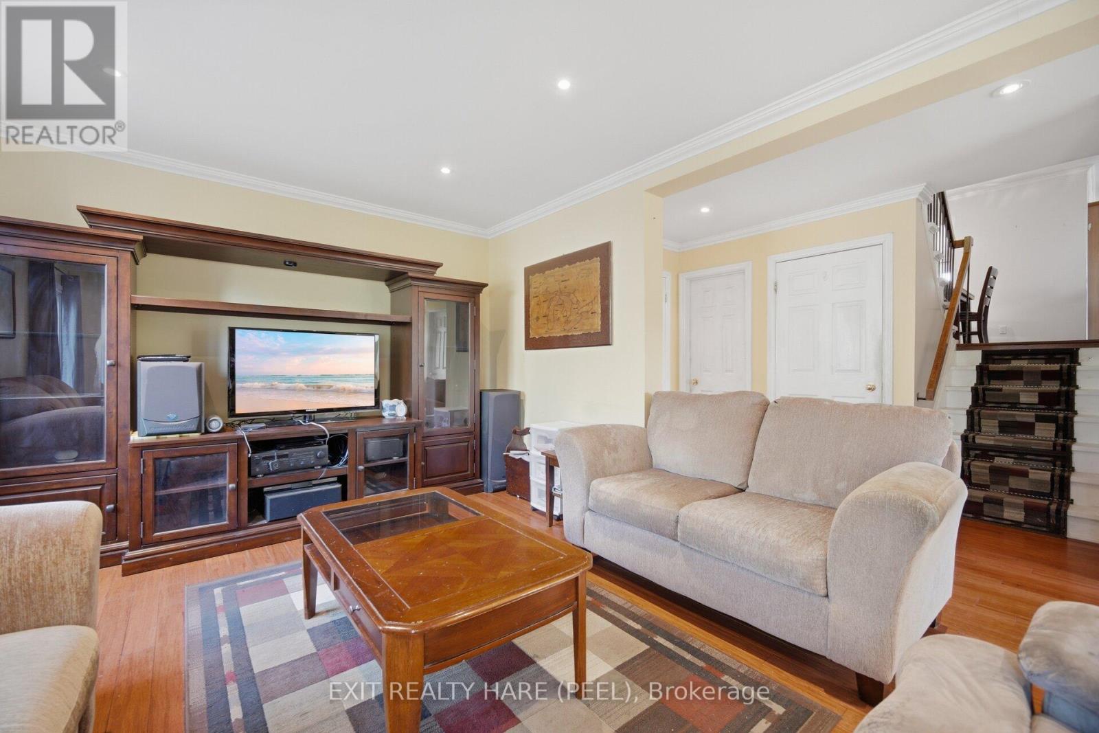 30 THORSBY COURT - 18