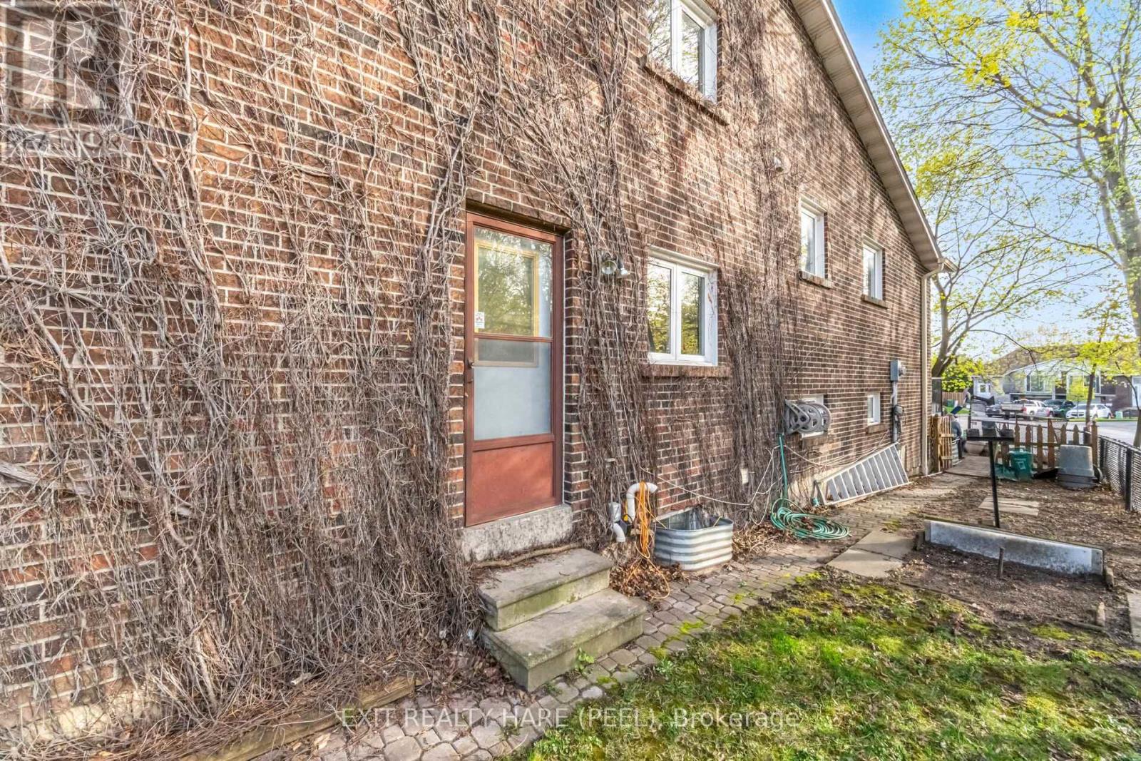 30 THORSBY COURT - 47